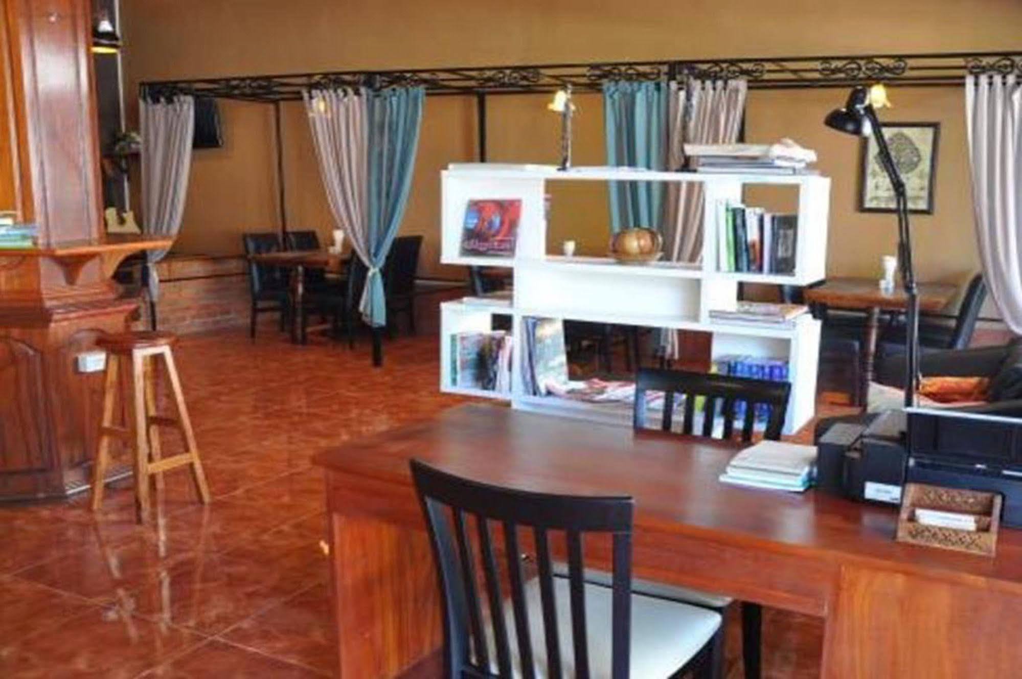 Pilgrim'S Kitchen & Inn Savannakhet Εξωτερικό φωτογραφία