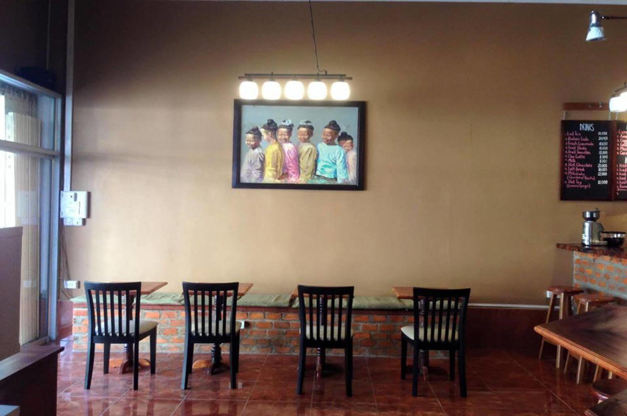 Pilgrim'S Kitchen & Inn Savannakhet Εξωτερικό φωτογραφία